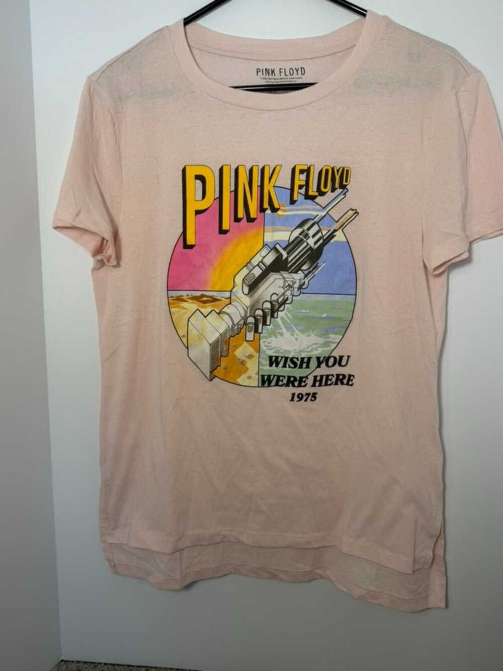 Pink Floyd Wish You Were Here 1975 Graphic T-Shirt Women's Size Medium Pink